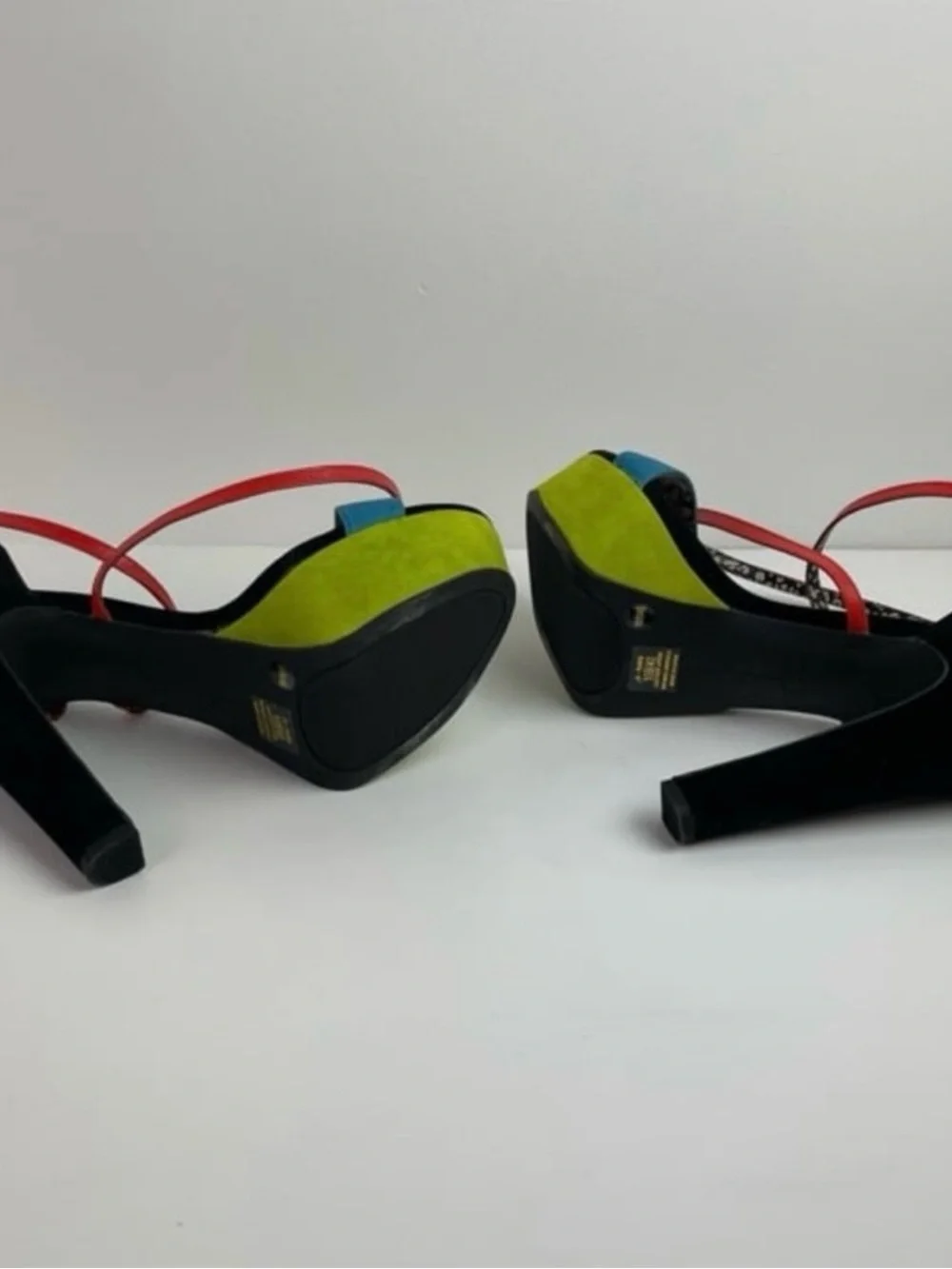 Jessica Simpson gently used